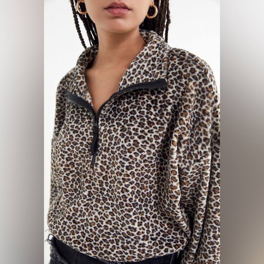 Urban Outfitters Half Zip Size M - Like Brand New